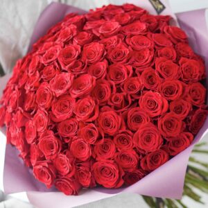100 res rose gift box